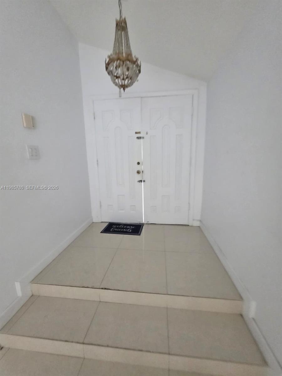 710 Sw 99th Ct Circle Property Photo 2