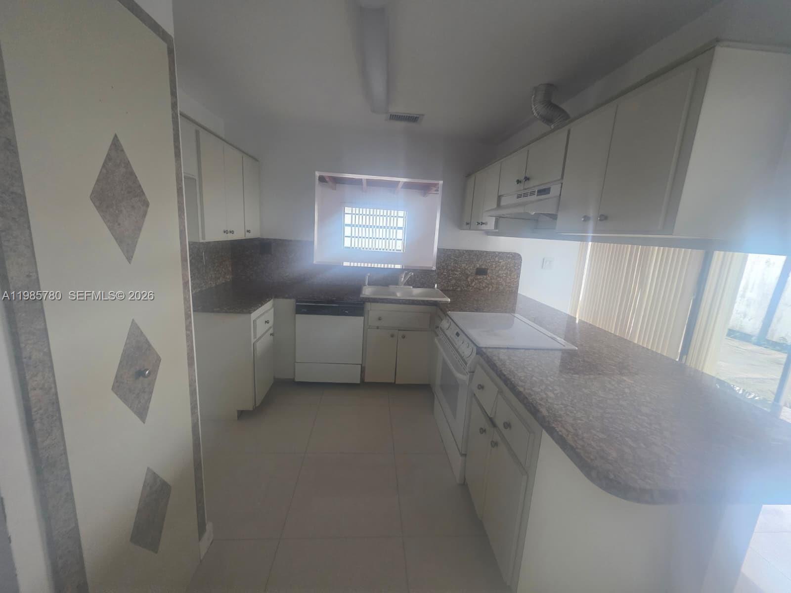 710 Sw 99th Ct Circle Property Photo 14