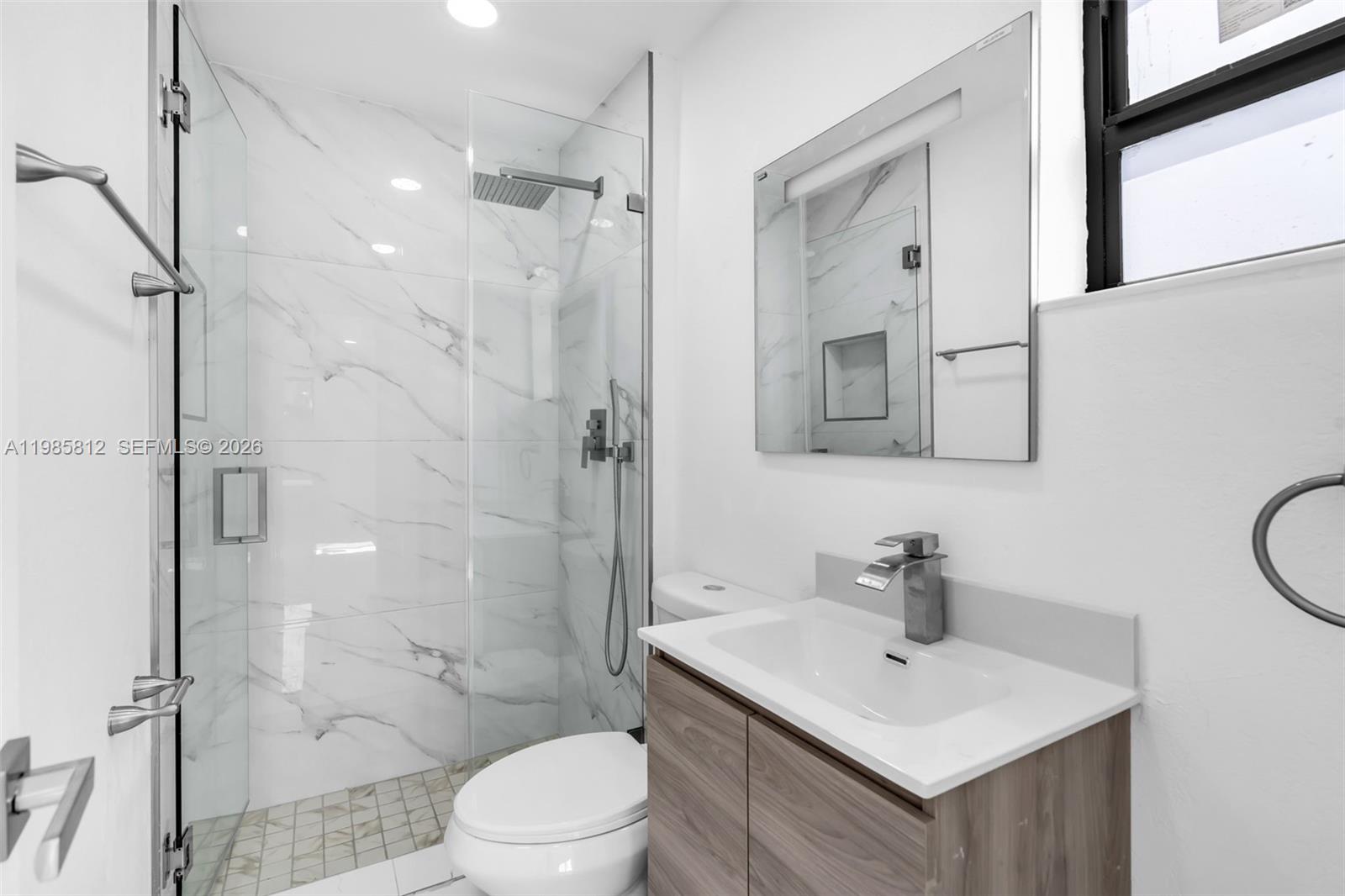 1010 Ne 140th Street Property Photo 10