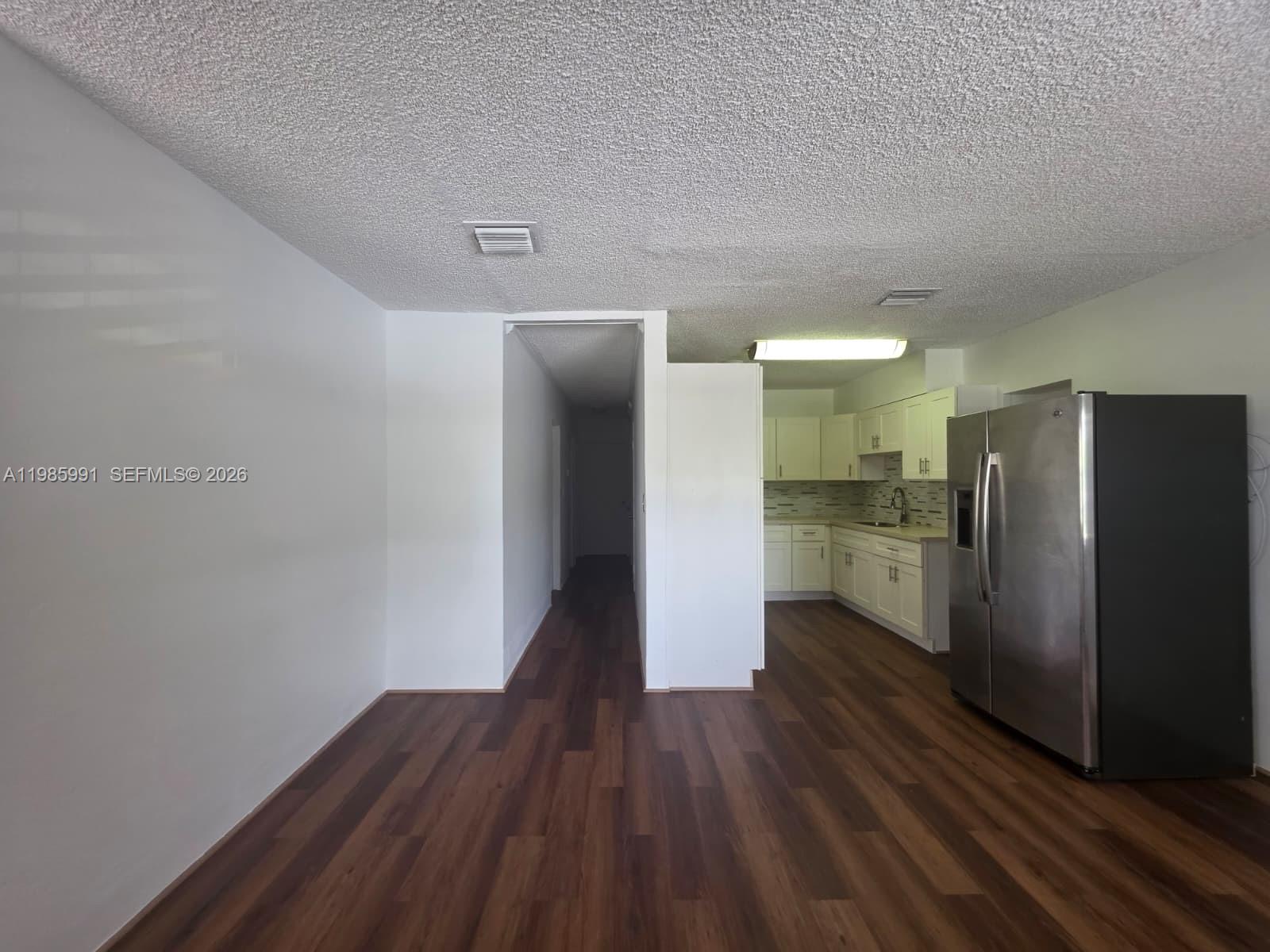 210 E 59th Street Property Photo 4