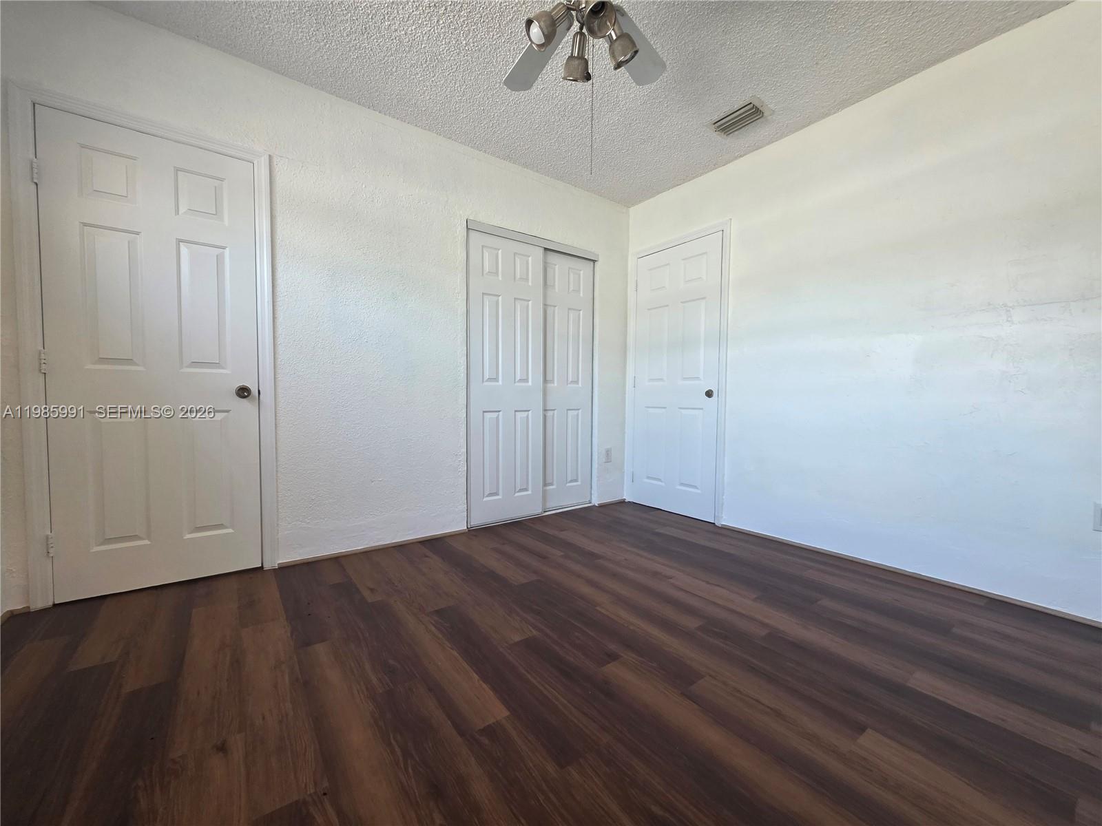 210 E 59th Street Property Photo 6