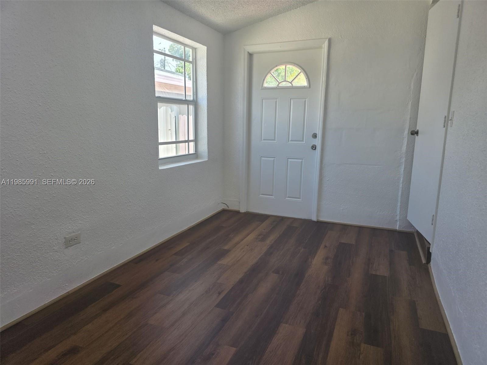 210 E 59th Street Property Photo 7