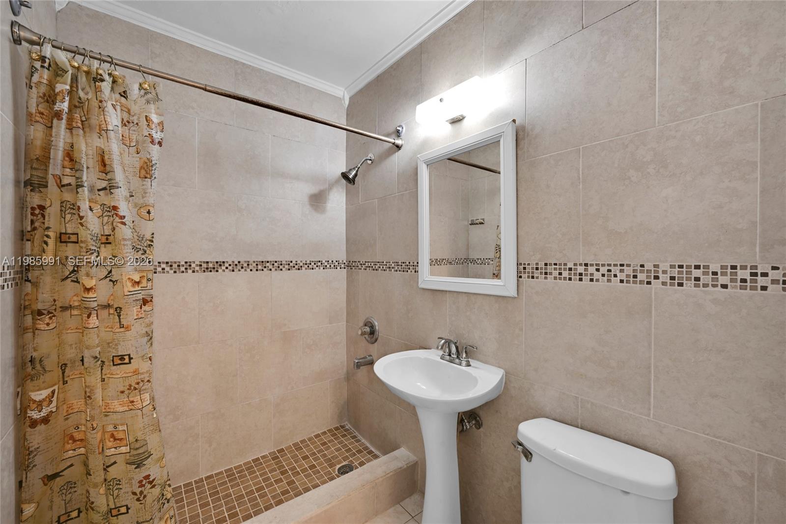 210 E 59th Street Property Photo 8