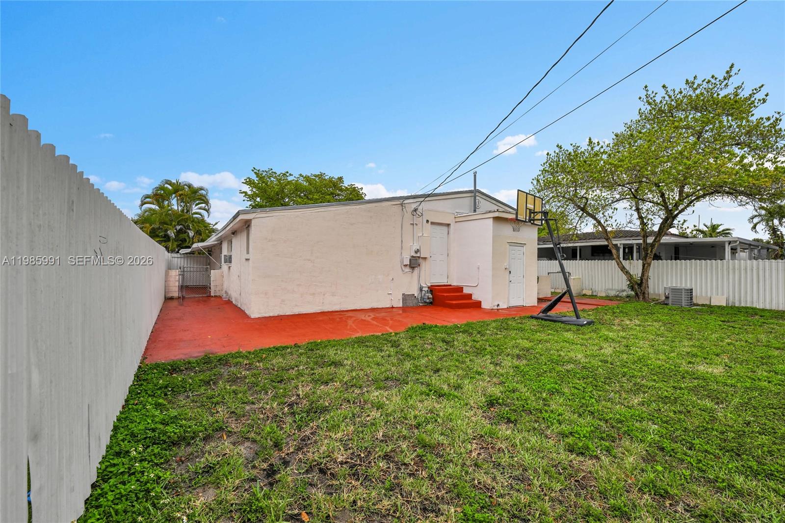 210 E 59th Street Property Photo 10