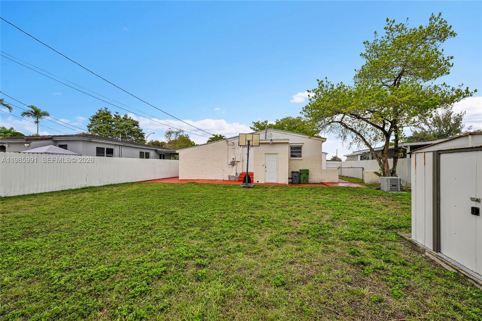 210 E 59th Street Property Photo 12