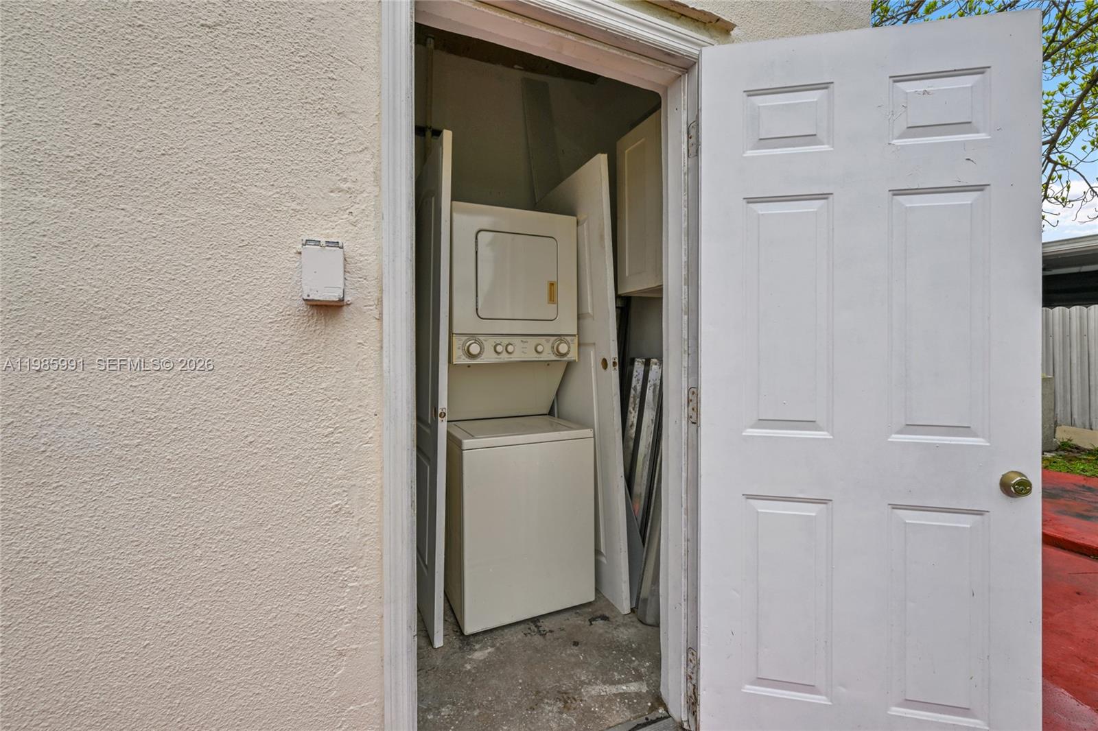 210 E 59th Street Property Photo 14