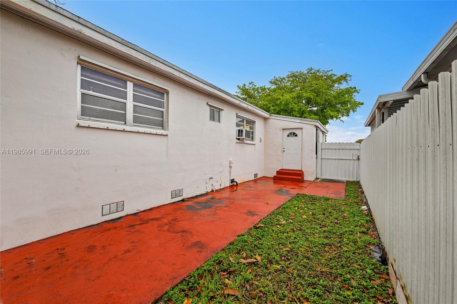 210 E 59th Street Property Photo 15