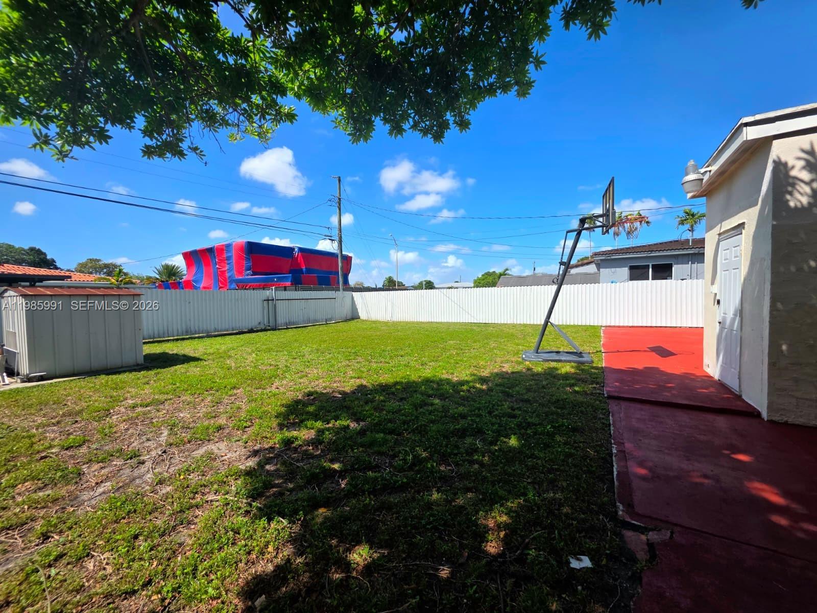 210 E 59th Street Property Photo 19