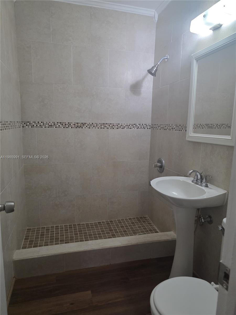 210 E 59th Street Property Photo 25