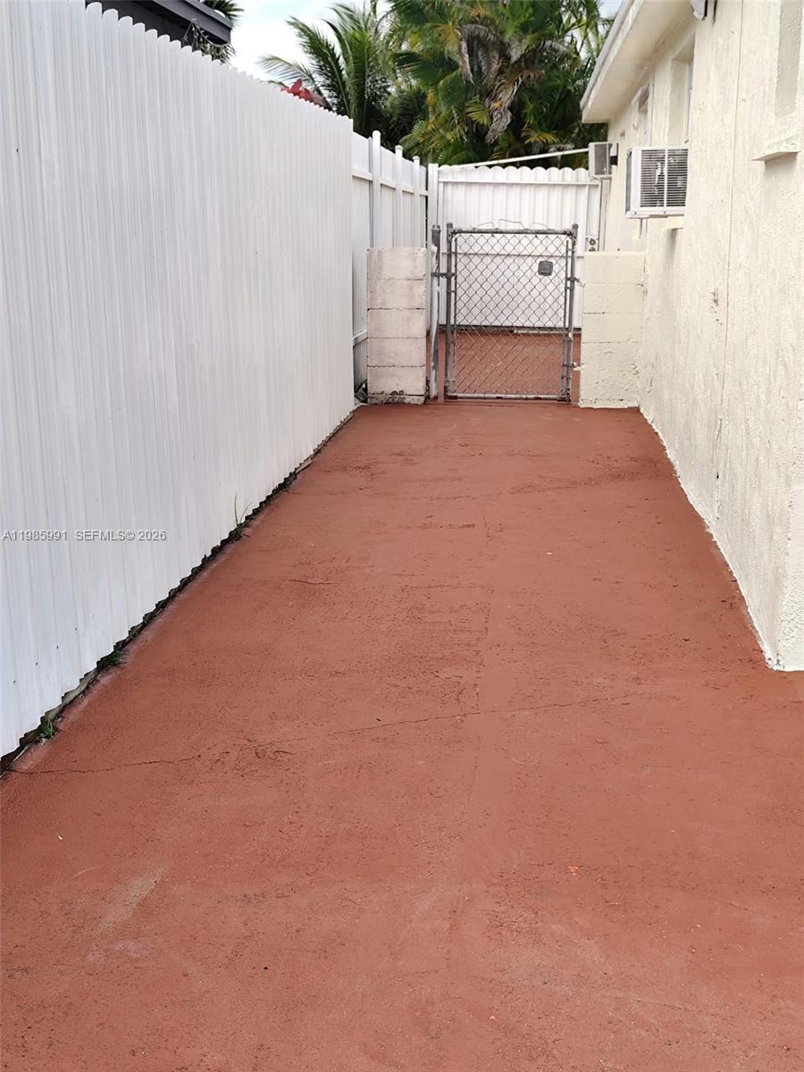 210 E 59th Street Property Photo 27