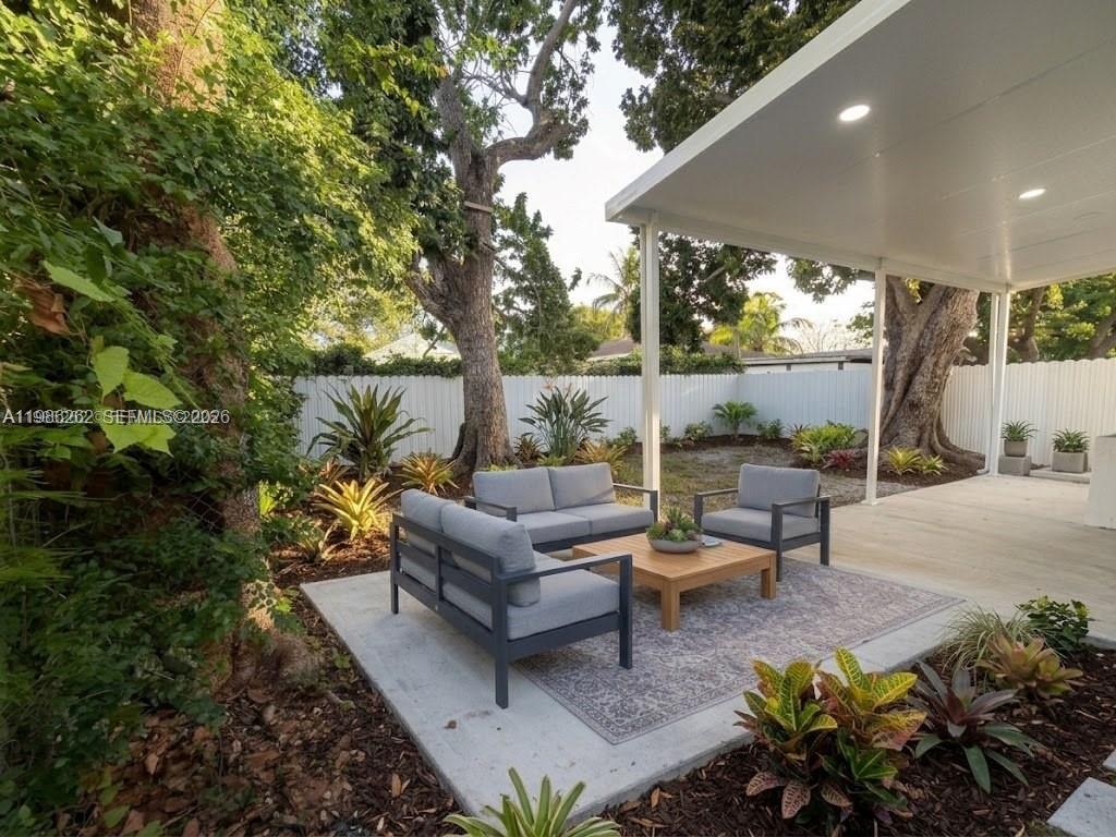 1812 Nw 64th Street Property Photo 17