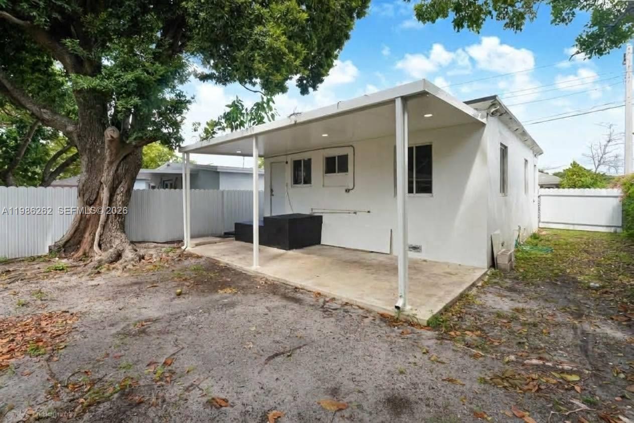 1812 Nw 64th Street Property Photo 18