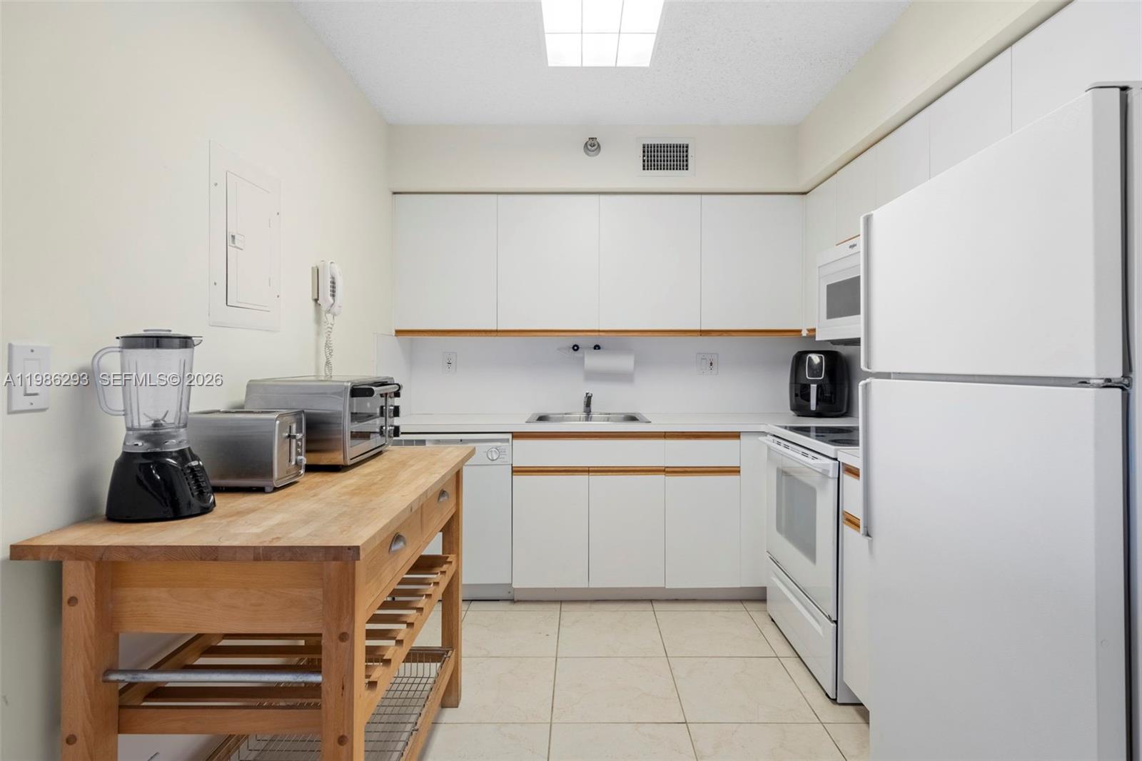 3400 Ne 192 Street 1810 Property Photo 4
