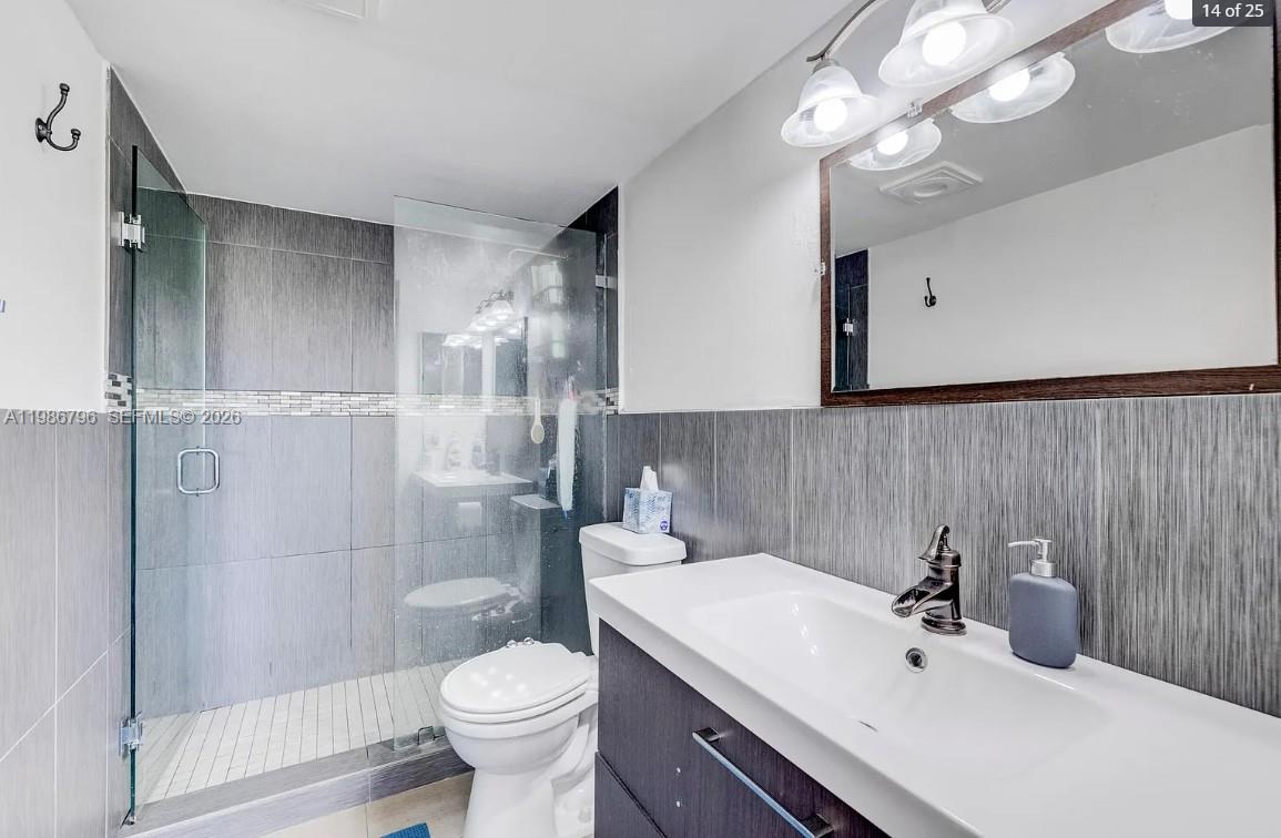 A11986796 Property Photo 15