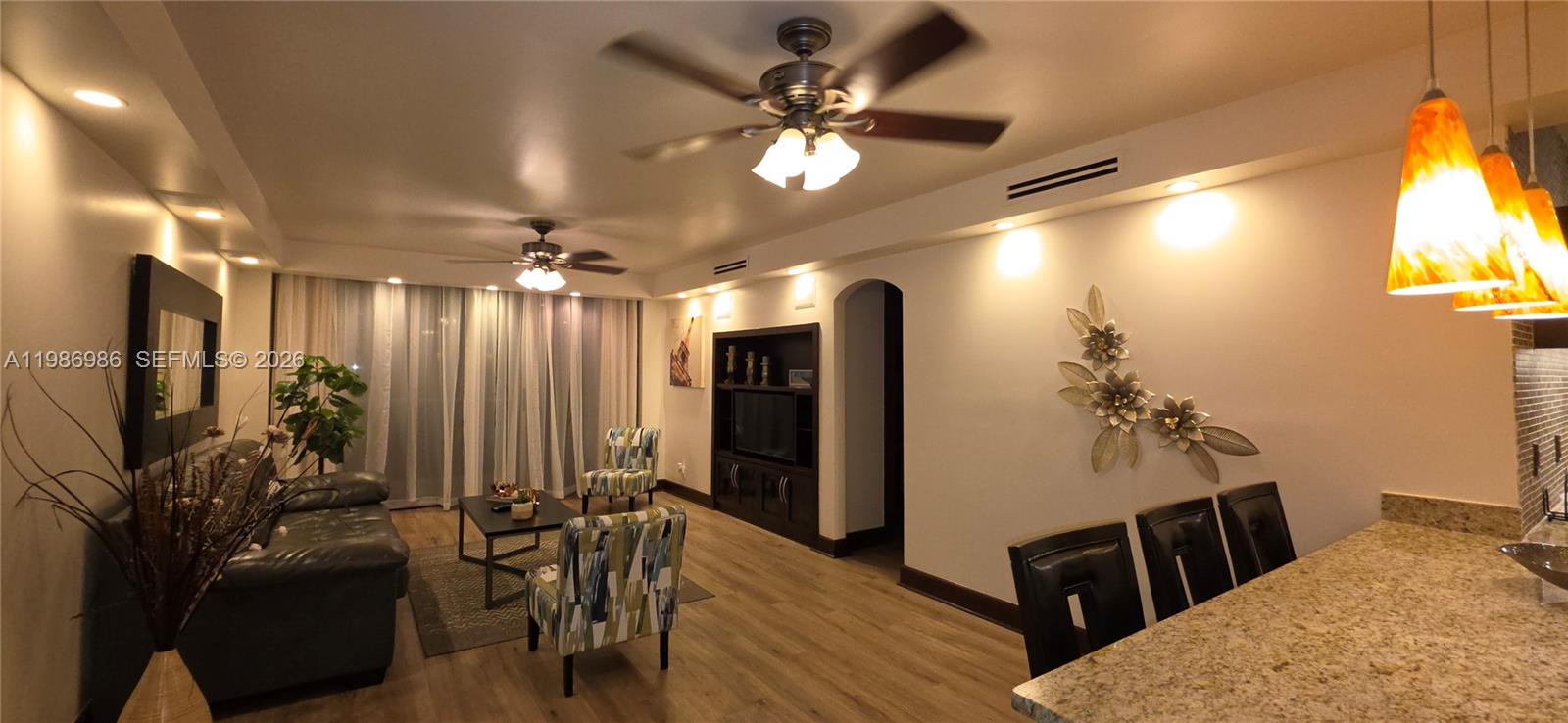 A11986986 Property Photo 16