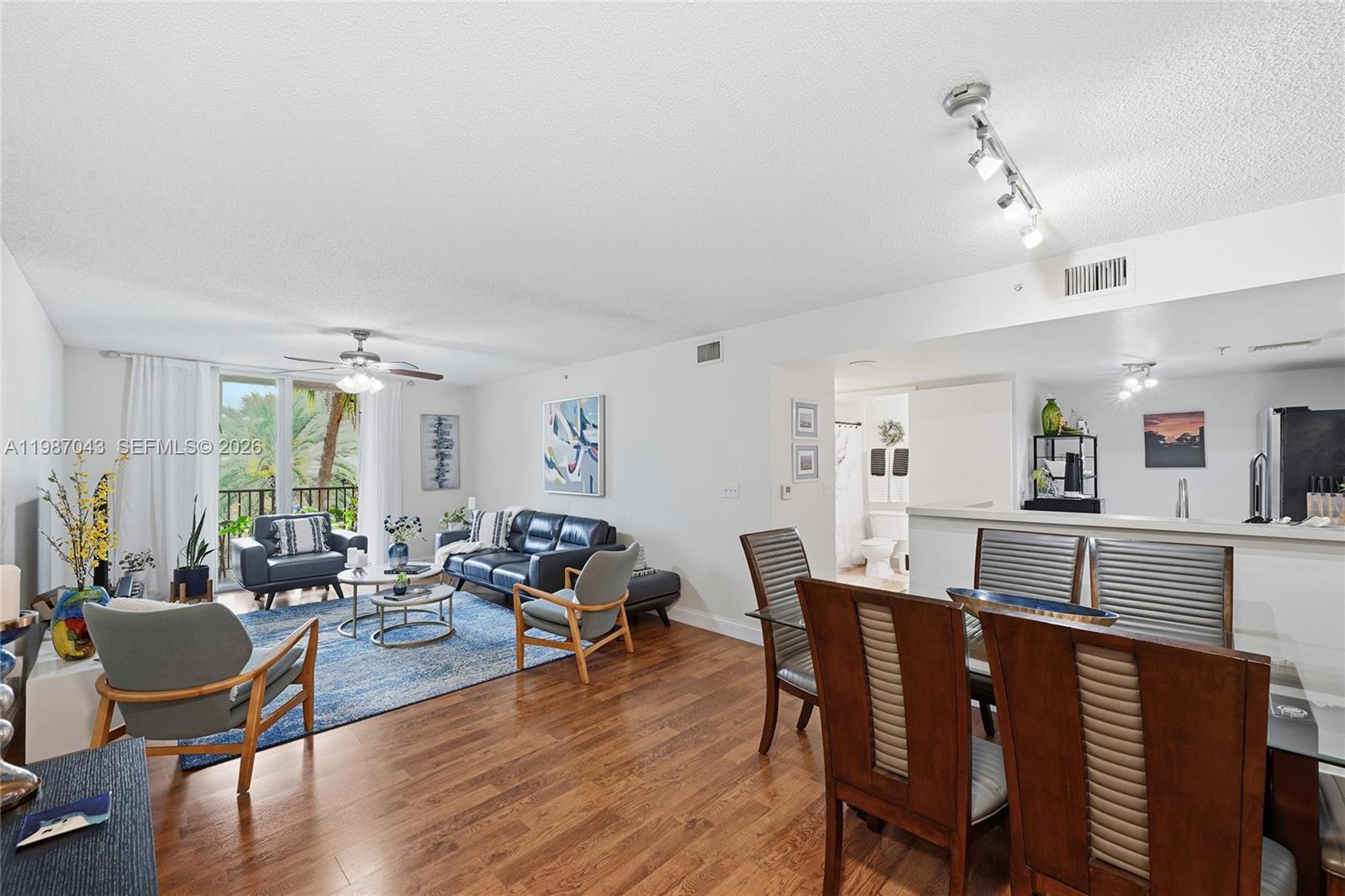 520 Se 5th Avenue 3403 Property Photo 2