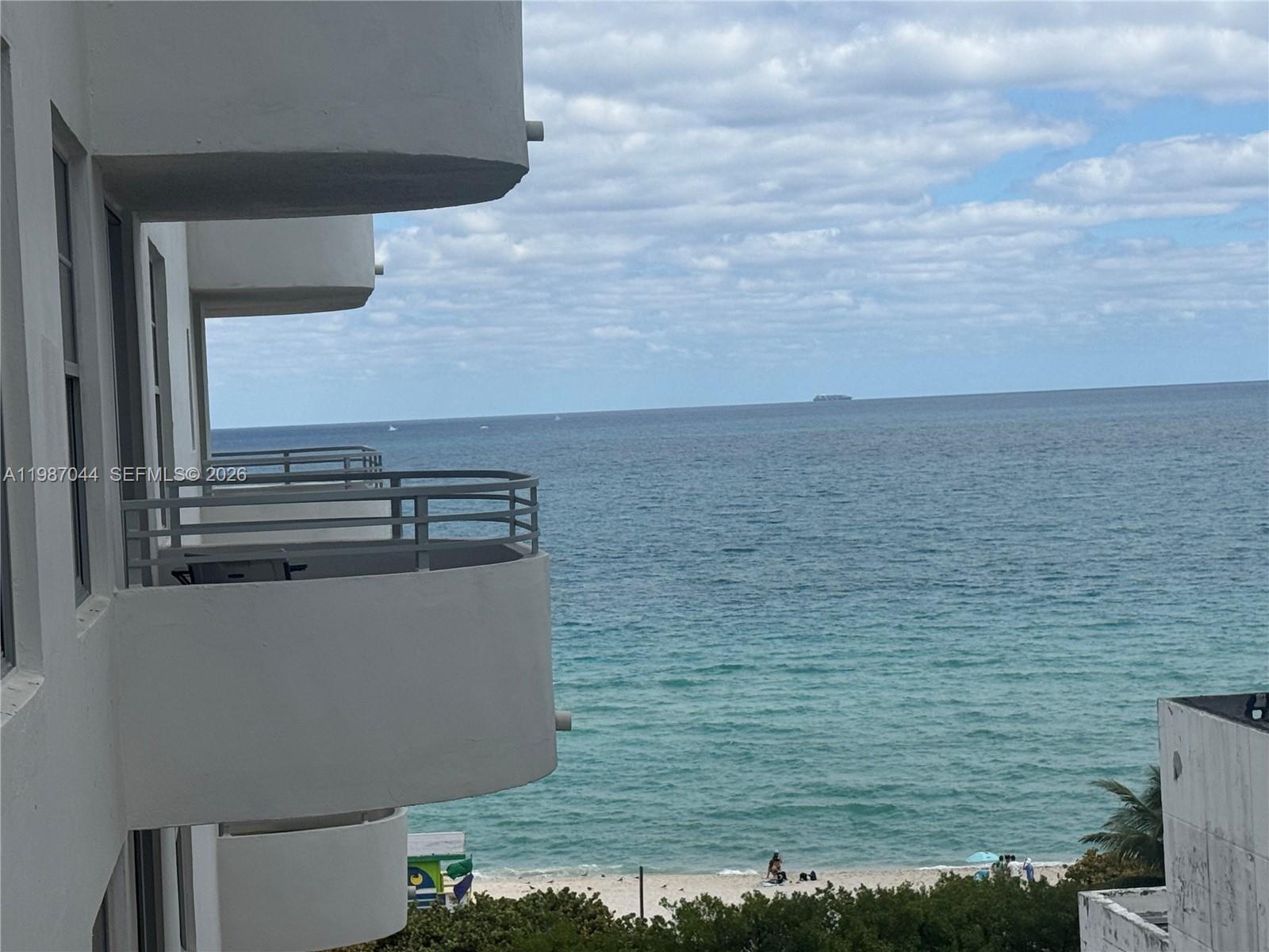 5555 Collins Avenue 8r Property Photo 1