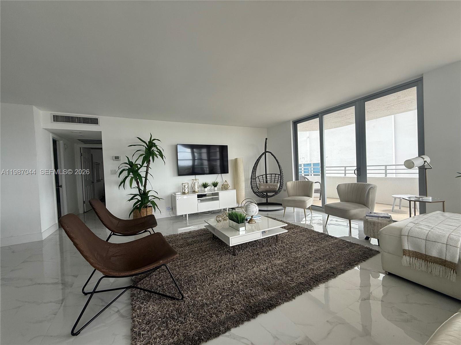 5555 Collins Avenue 8r Property Photo 2