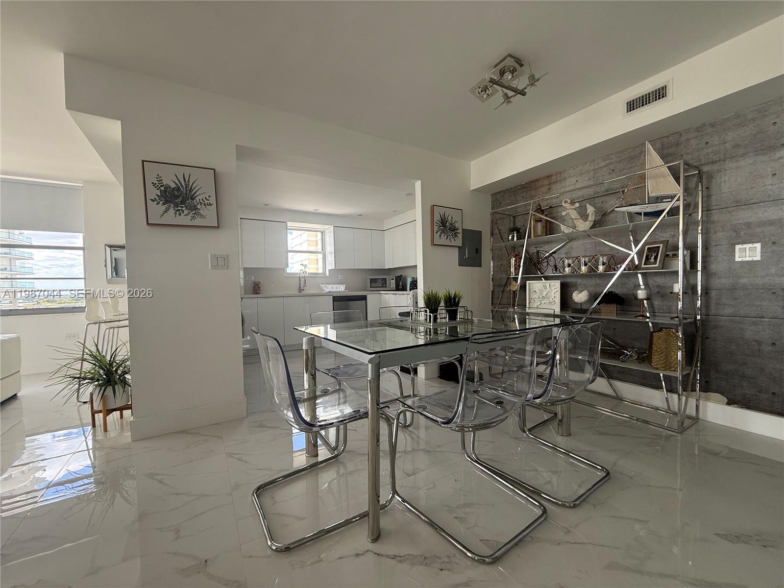 5555 Collins Avenue 8r Property Photo 4