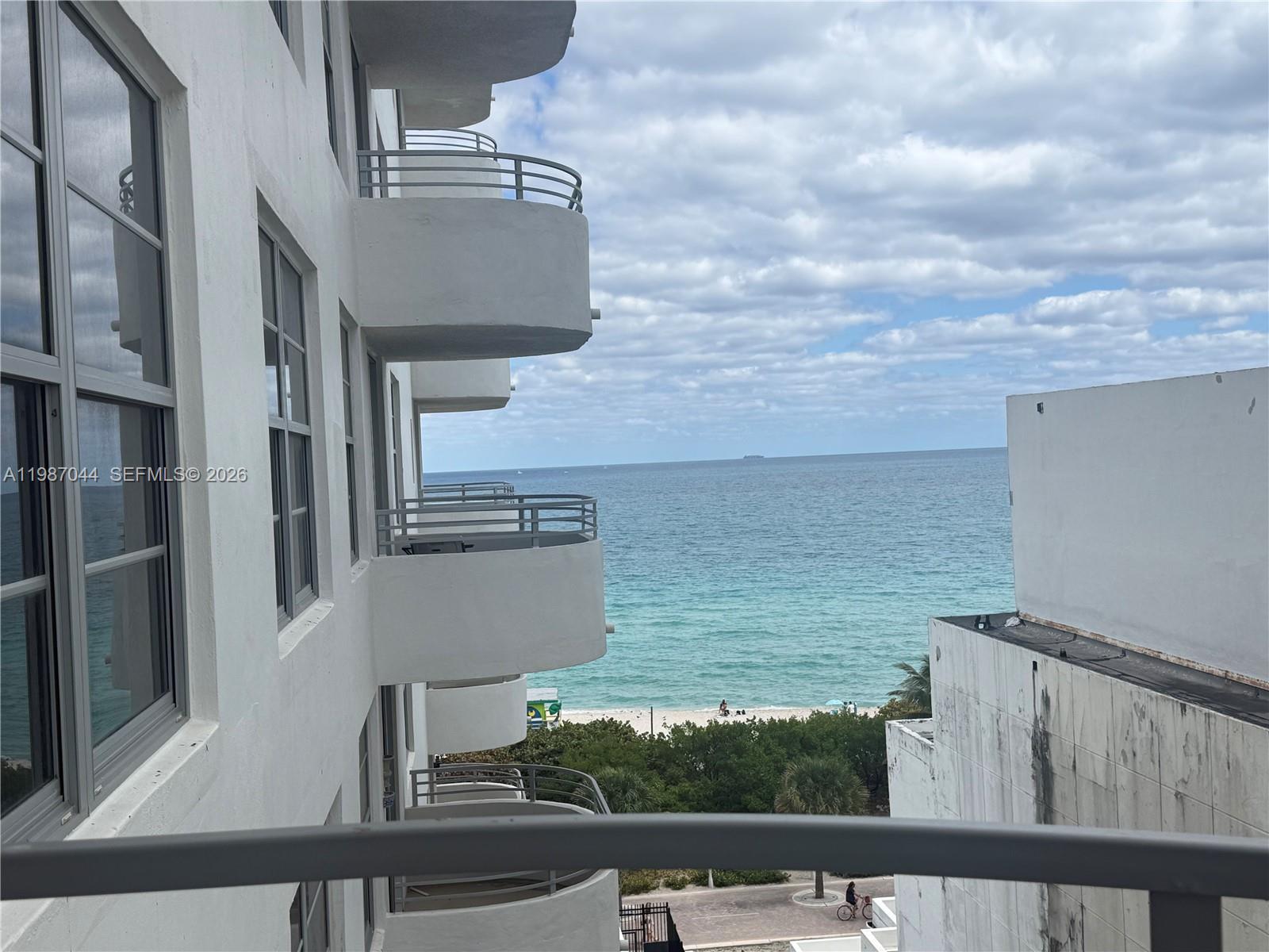 5555 Collins Avenue 8r Property Photo 11