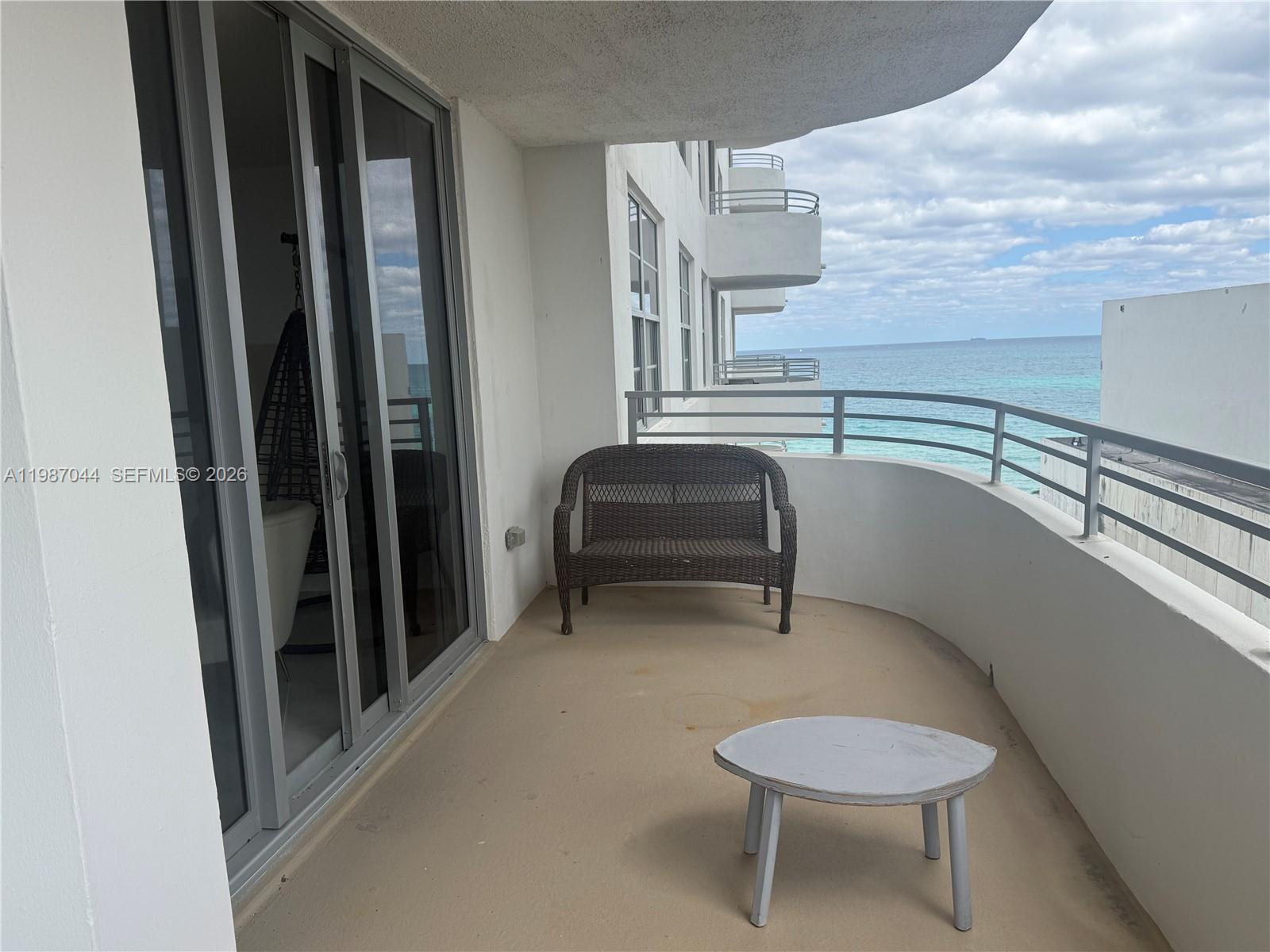 5555 Collins Avenue 8r Property Photo 12