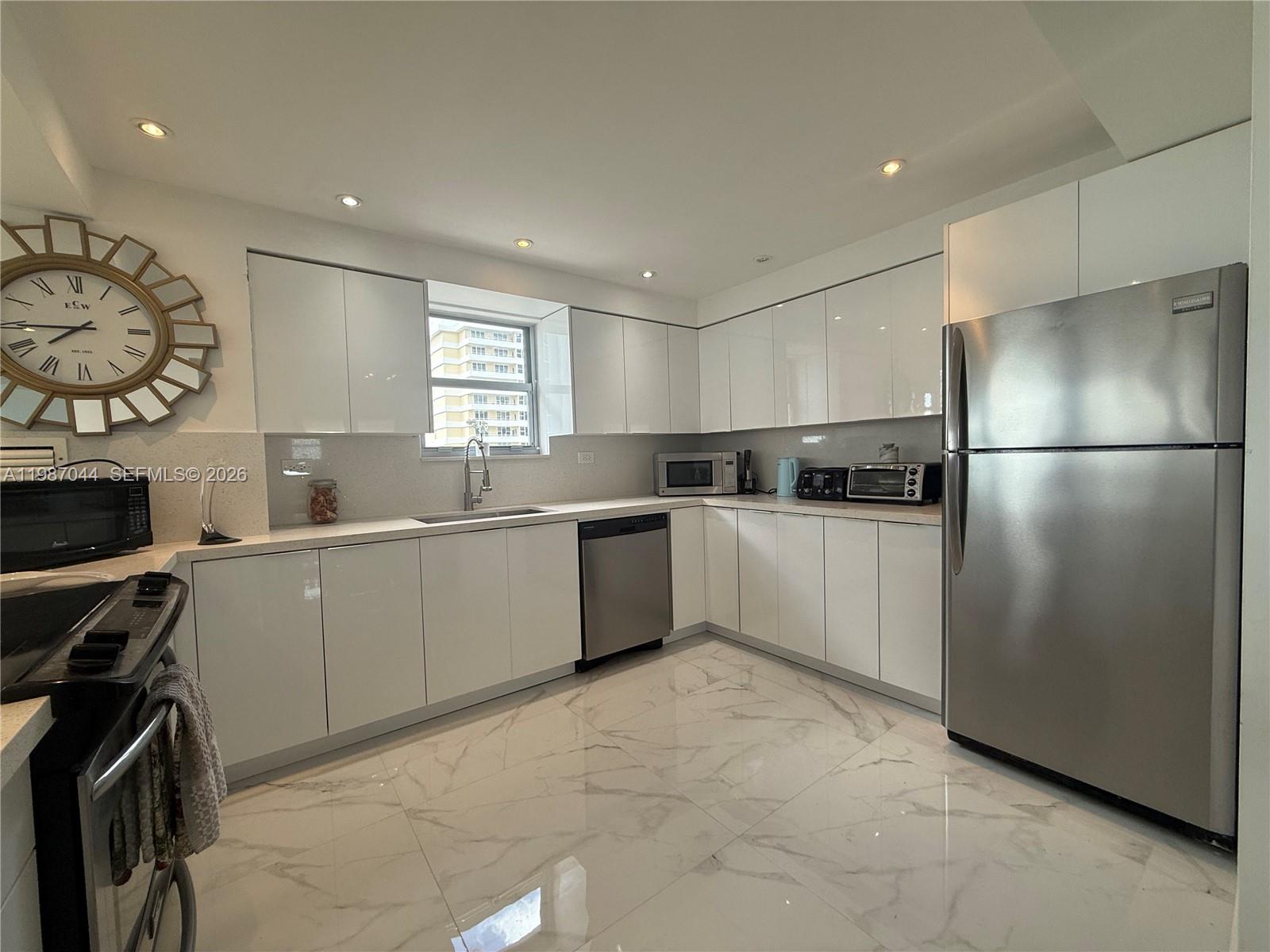 5555 Collins Avenue 8r Property Photo 18
