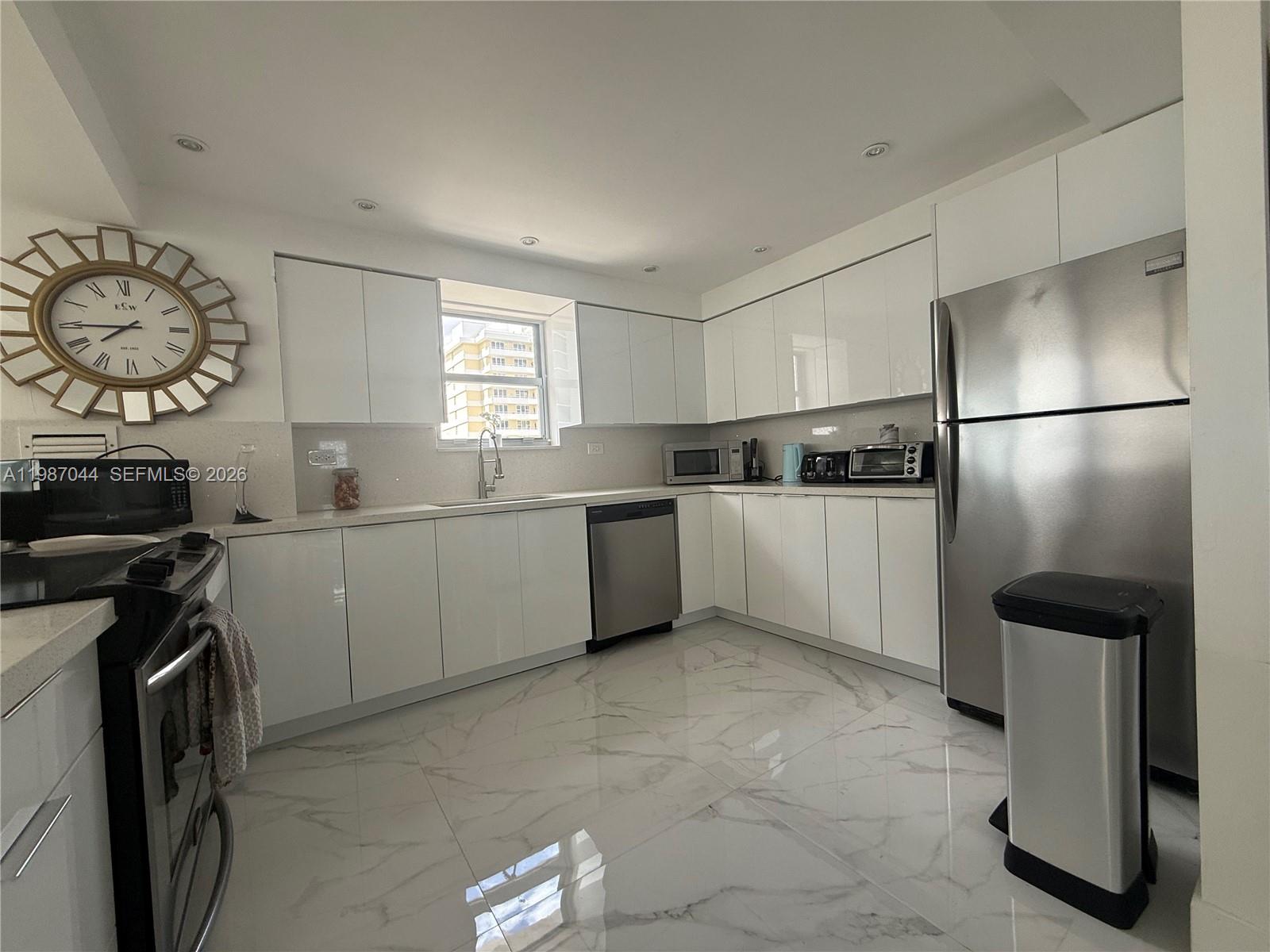 5555 Collins Avenue 8r Property Photo 21