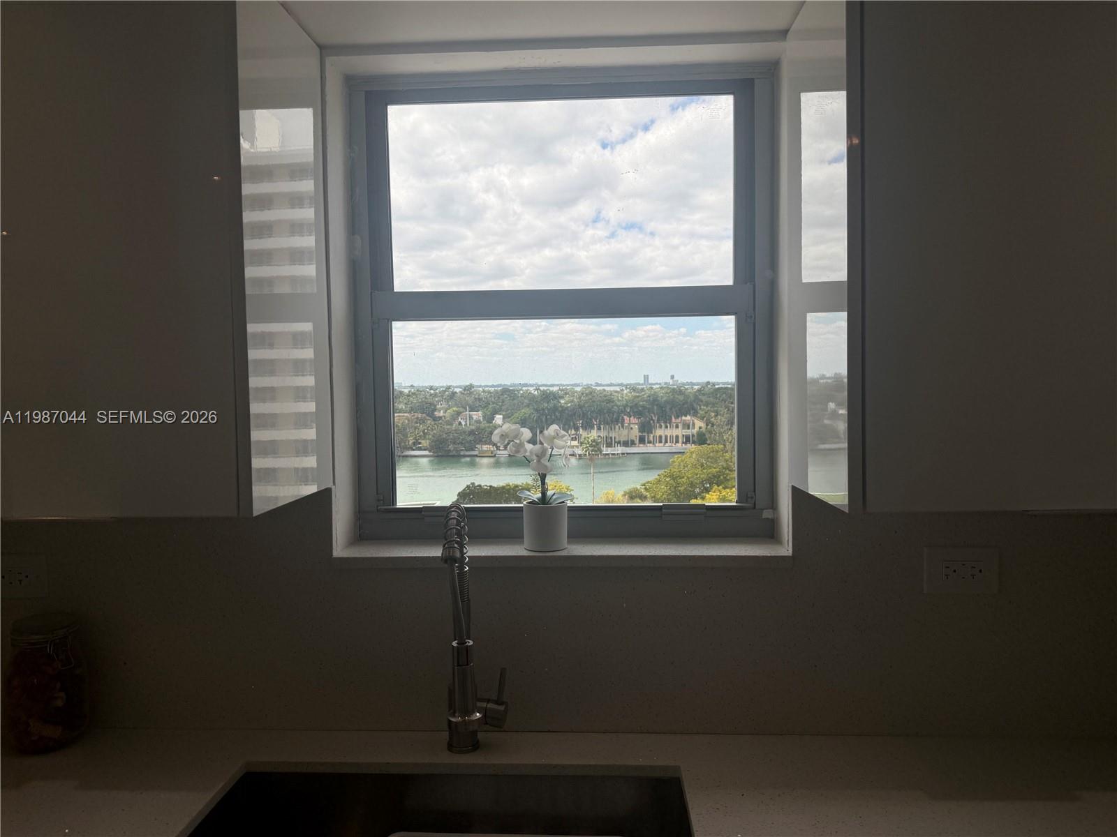 5555 Collins Avenue 8r Property Photo 23