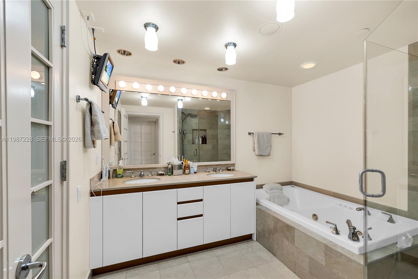 1500 Ocean Drive 1005 Property Photo 23