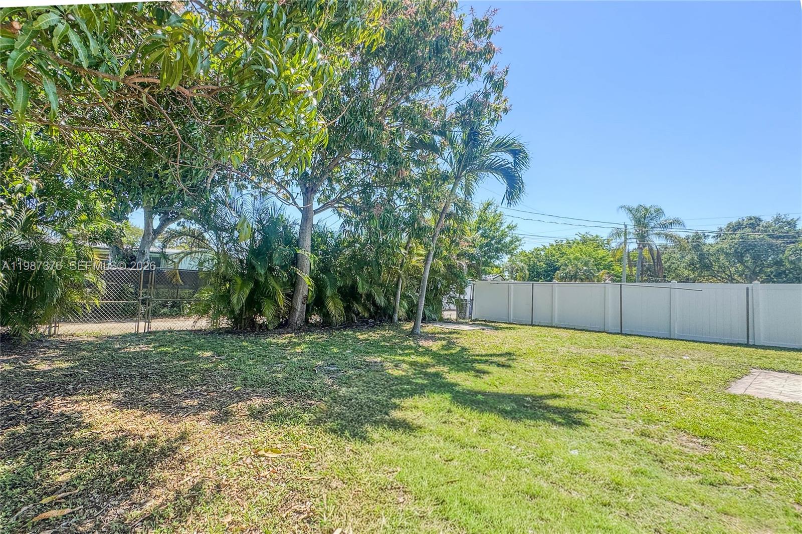 1911 N 44th Avenue Property Photo 2