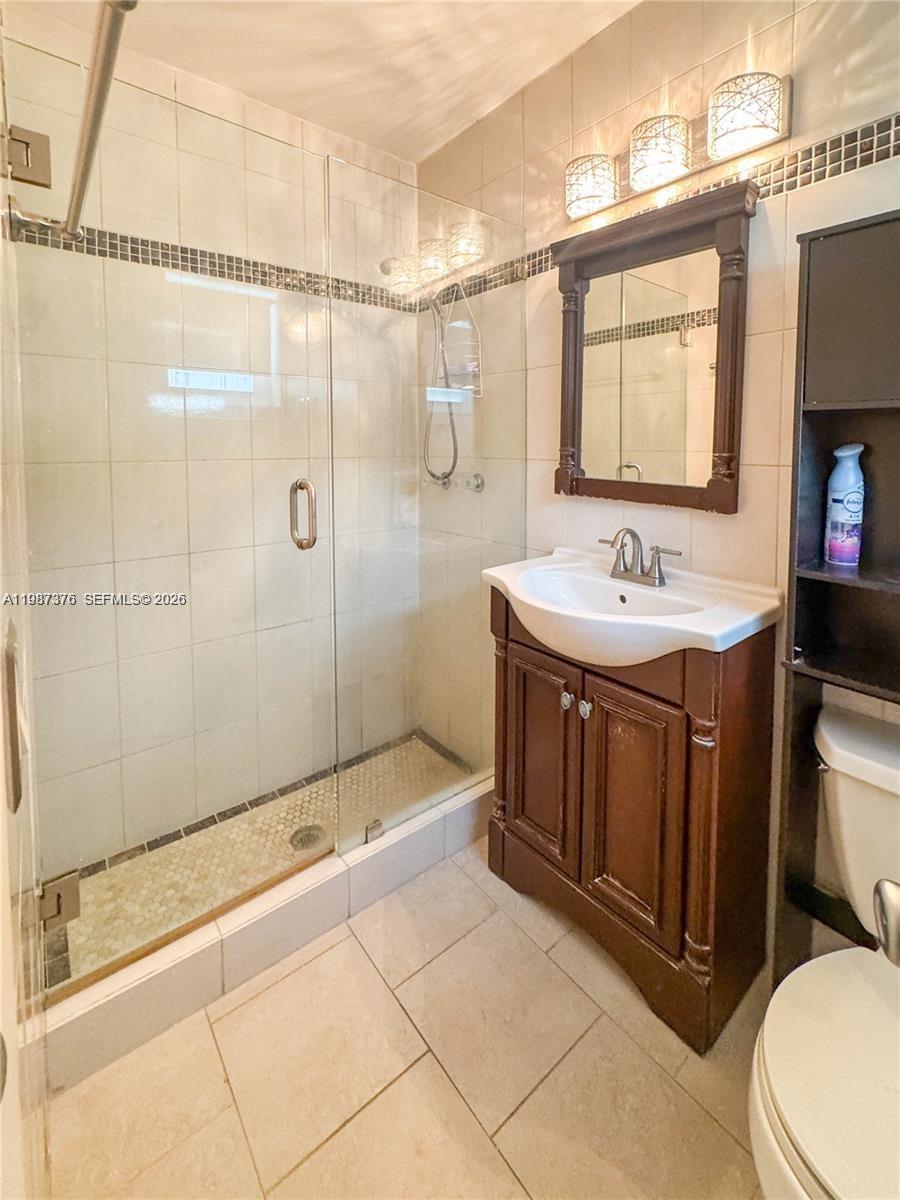 1911 N 44th Avenue Property Photo 10