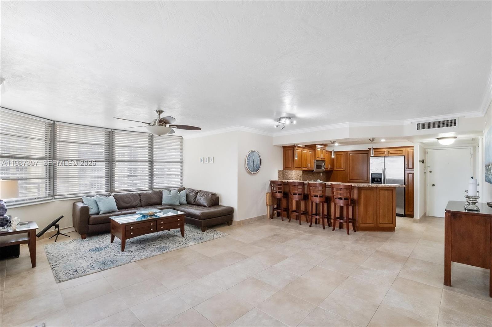 5555 Collins Avenue 11a Property Photo 1