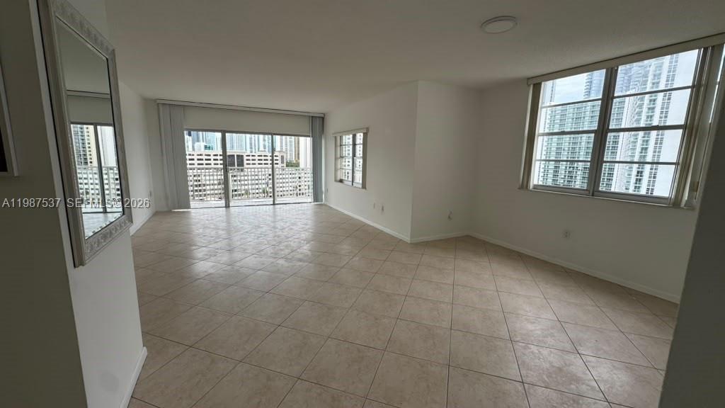 300 Bayview Drive 915 Property Photo 8