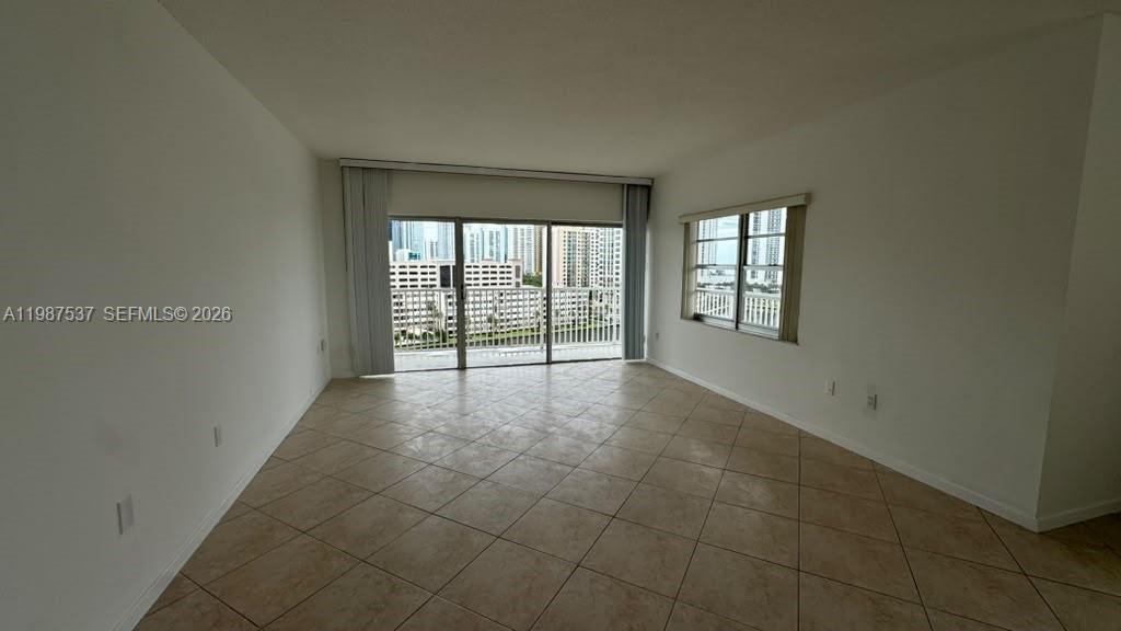 300 Bayview Drive 915 Property Photo 9