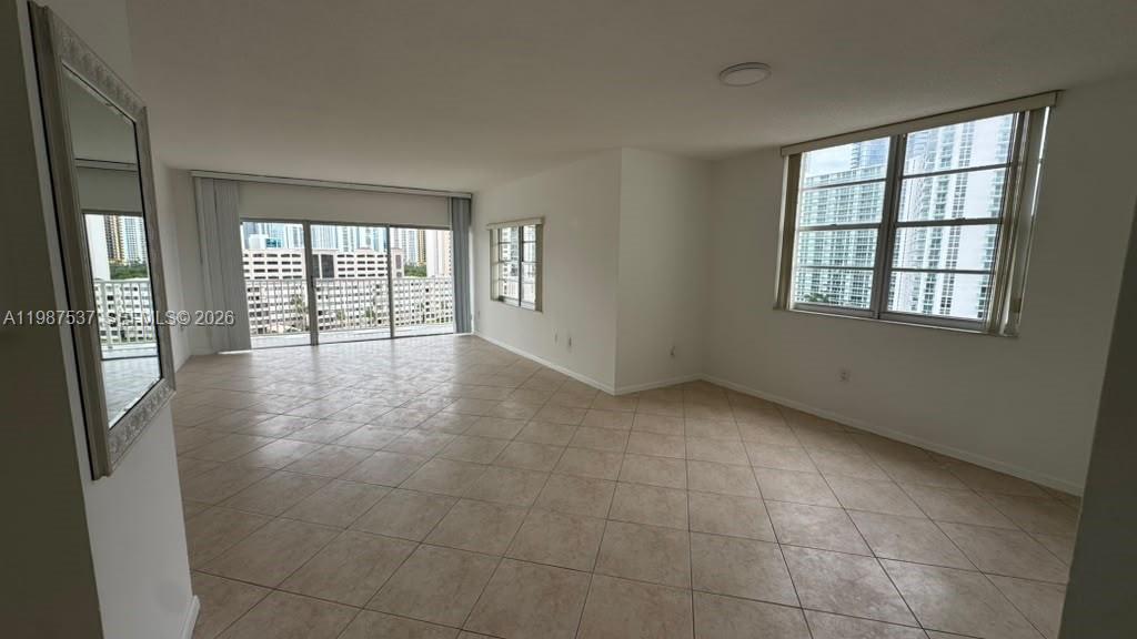 300 Bayview Drive 915 Property Photo 10