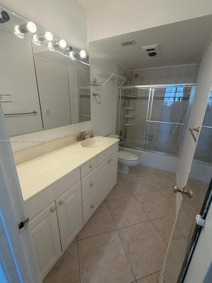 300 Bayview Drive 915 Property Photo 23