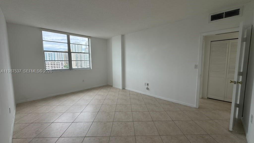 300 Bayview Drive 915 Property Photo 28