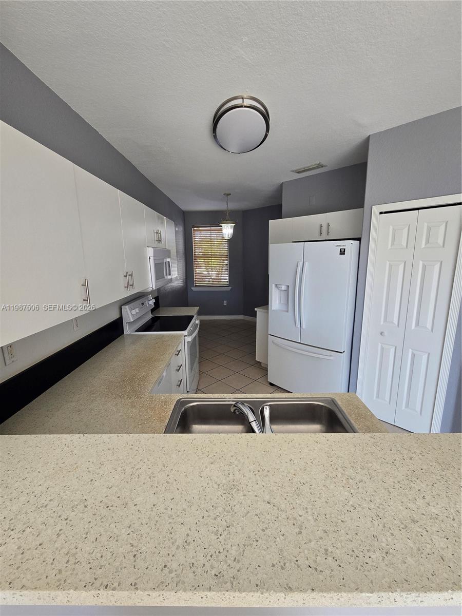 5630 Nw 107th Avenue 1605 Property Photo 7
