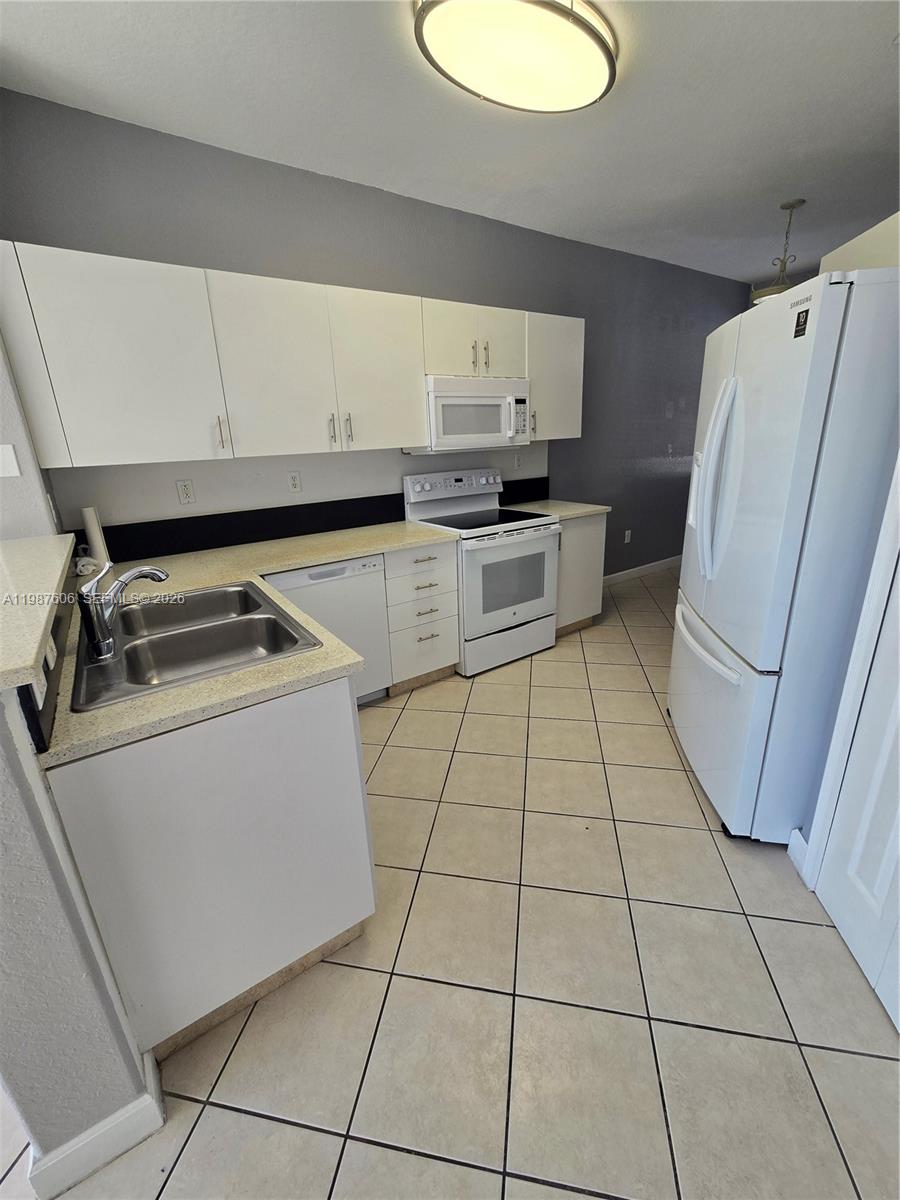 5630 Nw 107th Avenue 1605 Property Photo 8