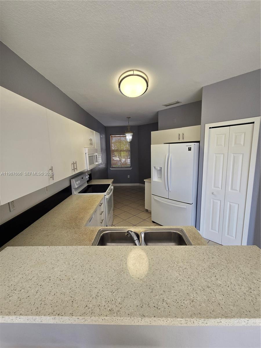 5630 Nw 107th Avenue 1605 Property Photo 9