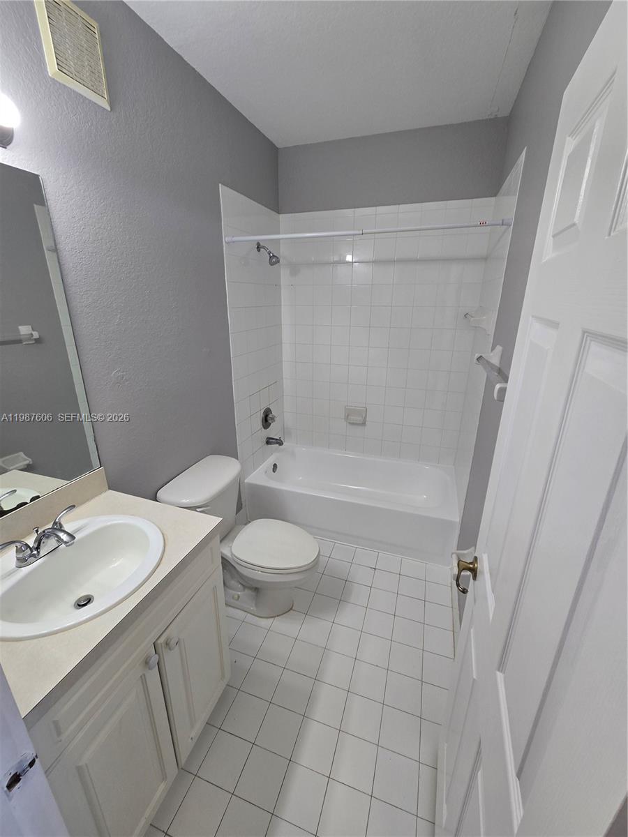 5630 Nw 107th Avenue 1605 Property Photo 11