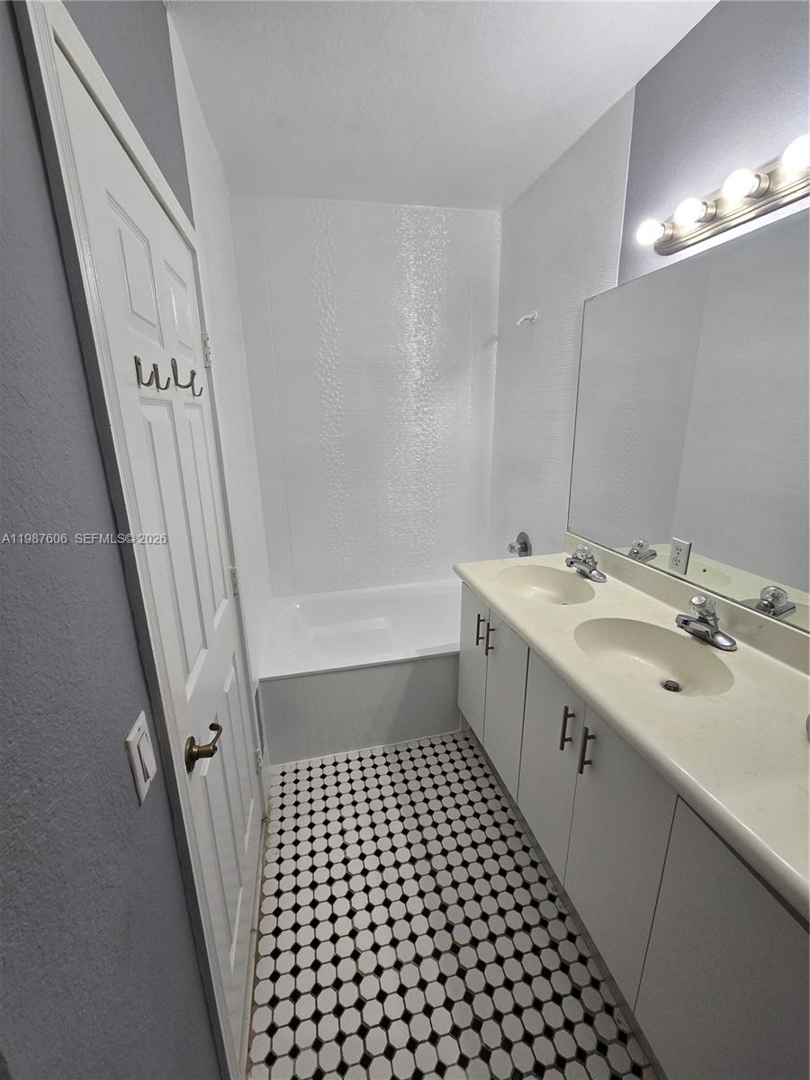 5630 Nw 107th Avenue 1605 Property Photo 16