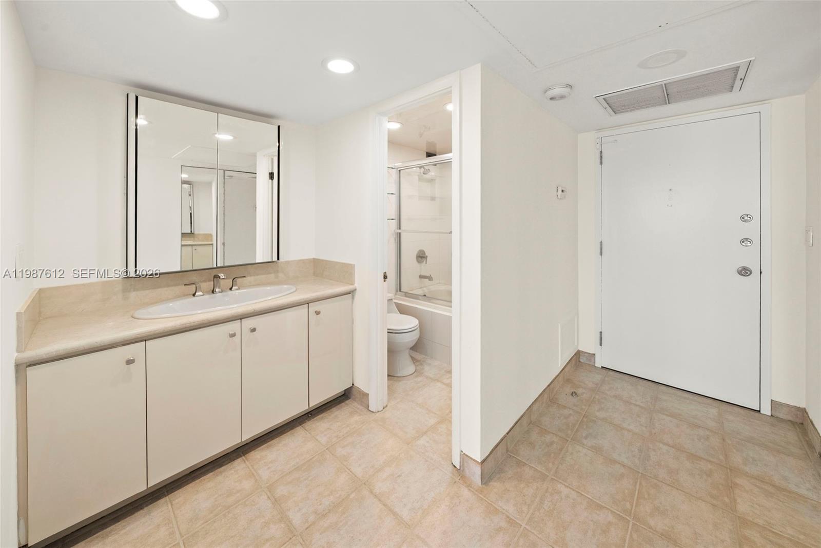 11111 Biscayne Boulevard 19d Property Photo 14