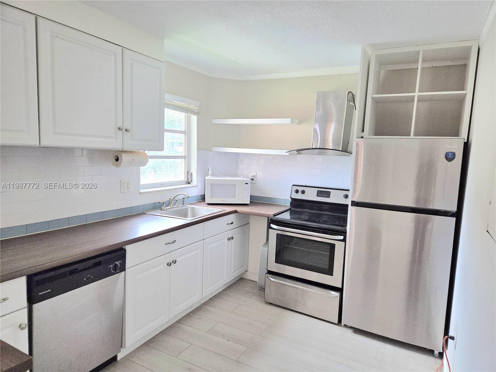 1700 Ne 191st Street 100 Property Photo 3