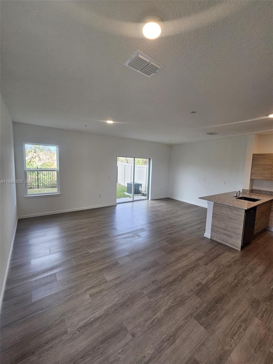 1201 Southstation Place 101 Property Photo 10