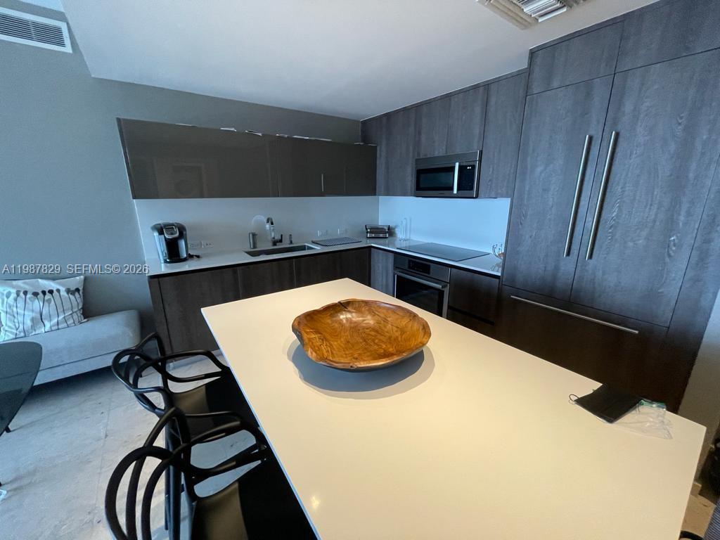 88 Sw 7th Street 3609 Property Photo 5