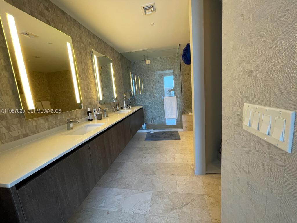 88 Sw 7th Street 3609 Property Photo 6