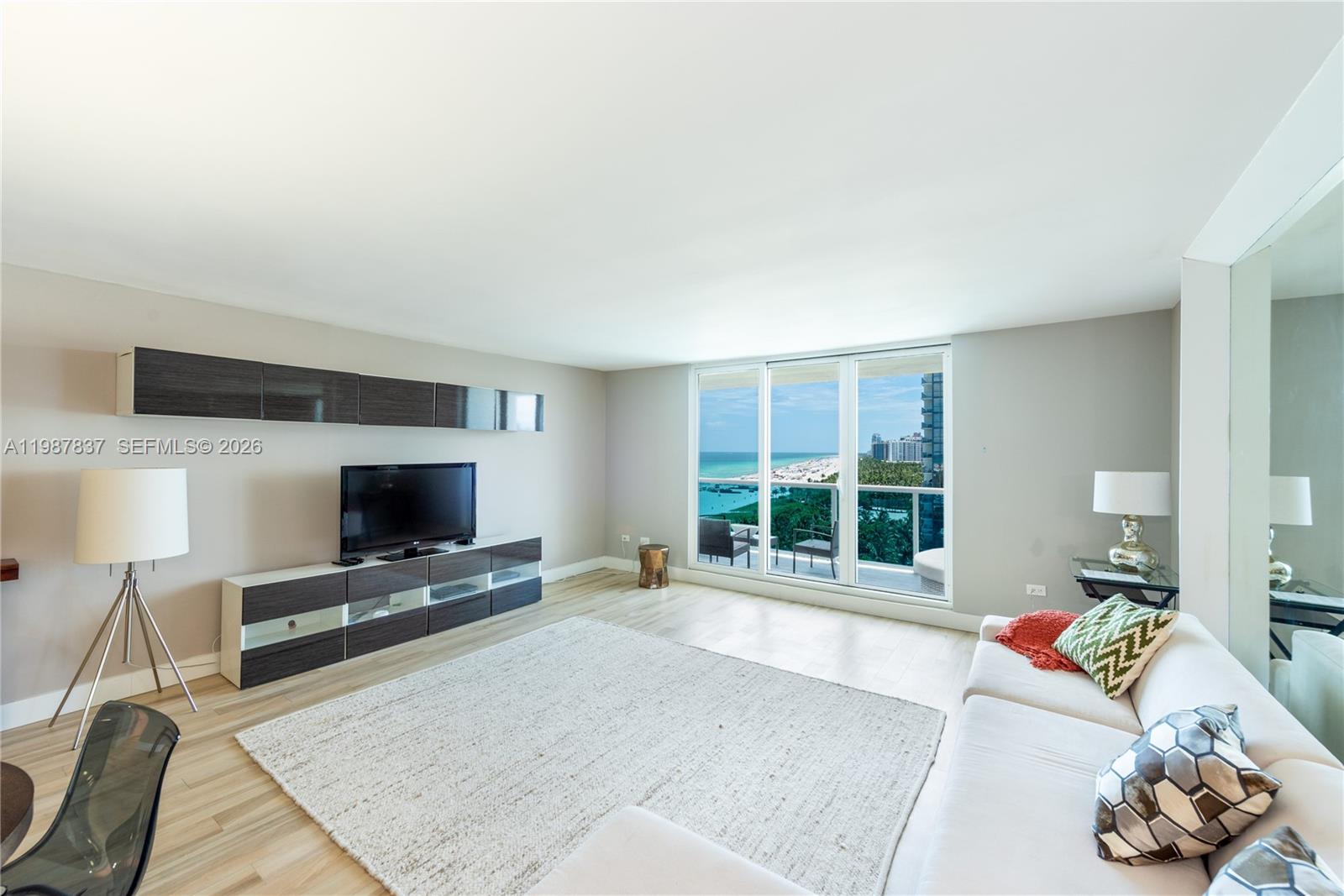 2301 Collins Avenue 1009 Property Photo 4