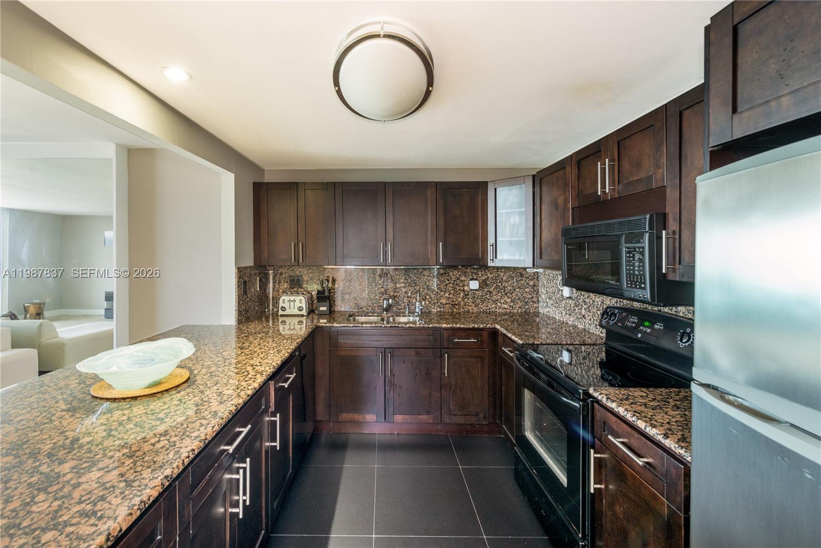2301 Collins Avenue 1009 Property Photo 15