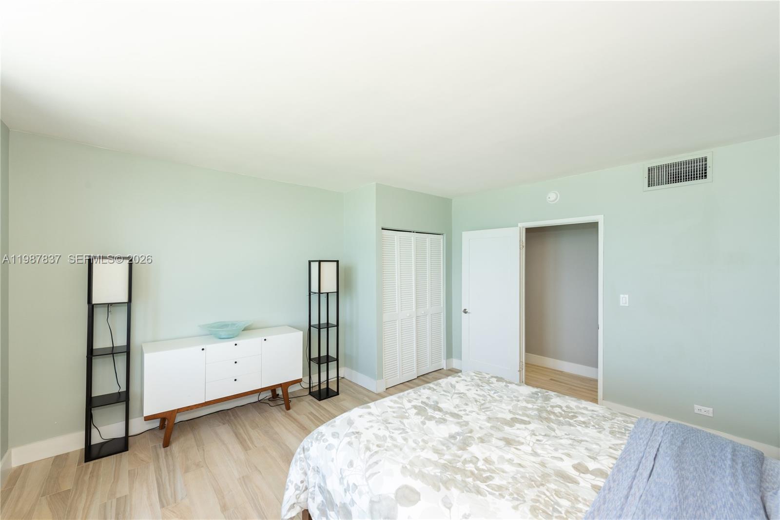 2301 Collins Avenue 1009 Property Photo 24